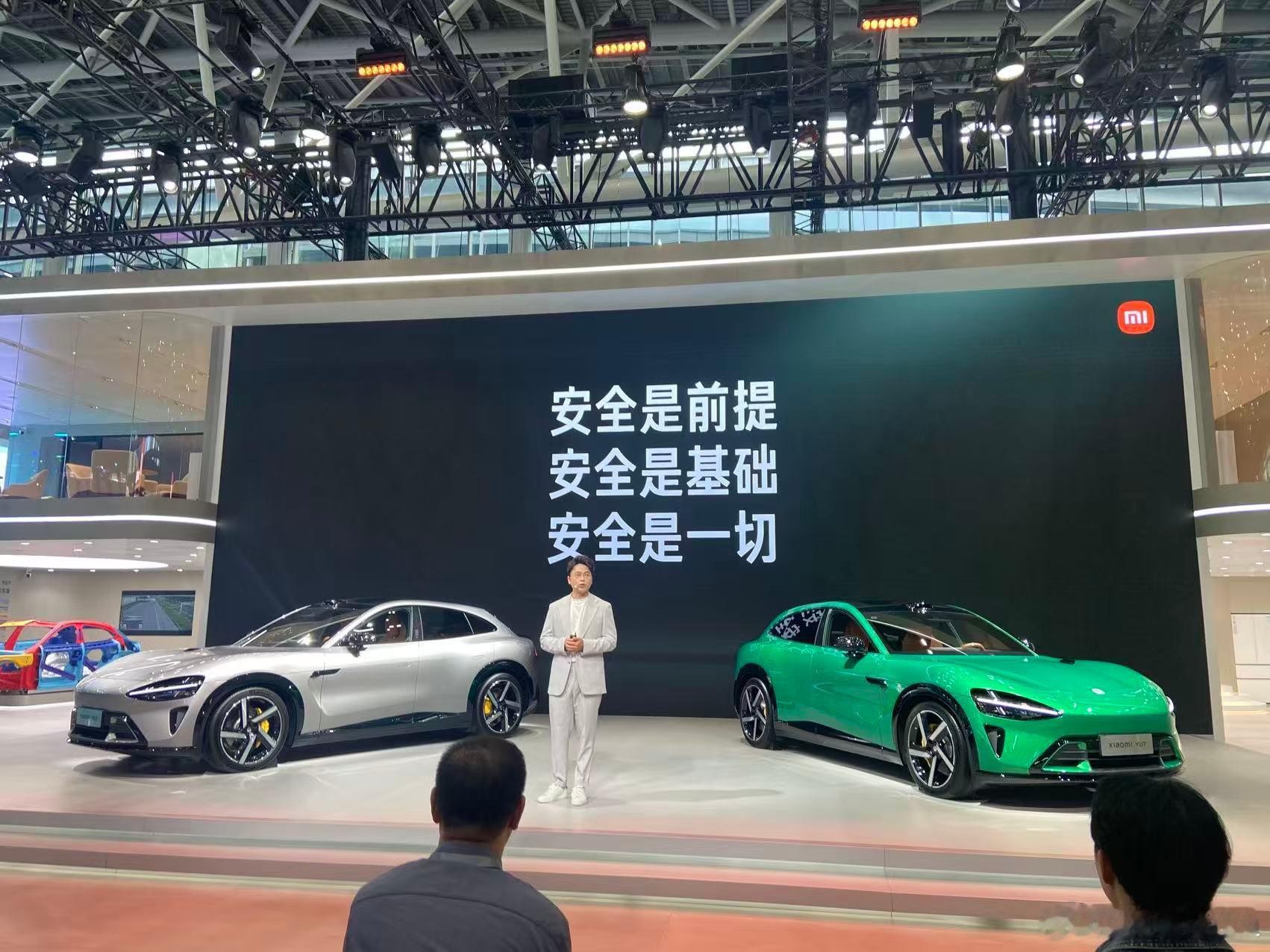 最近小米呼吸都是错的，舆情汹涌、股价下跌，不容易啊。邀请我来参加展台发布会，那我