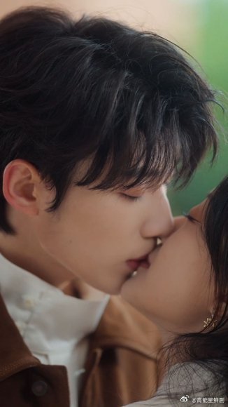 落魄千金豪门新贵最好嗑了落魄千金遇上豪门新贵，身份反转重逢拉扯，嘴上报复心藏温柔