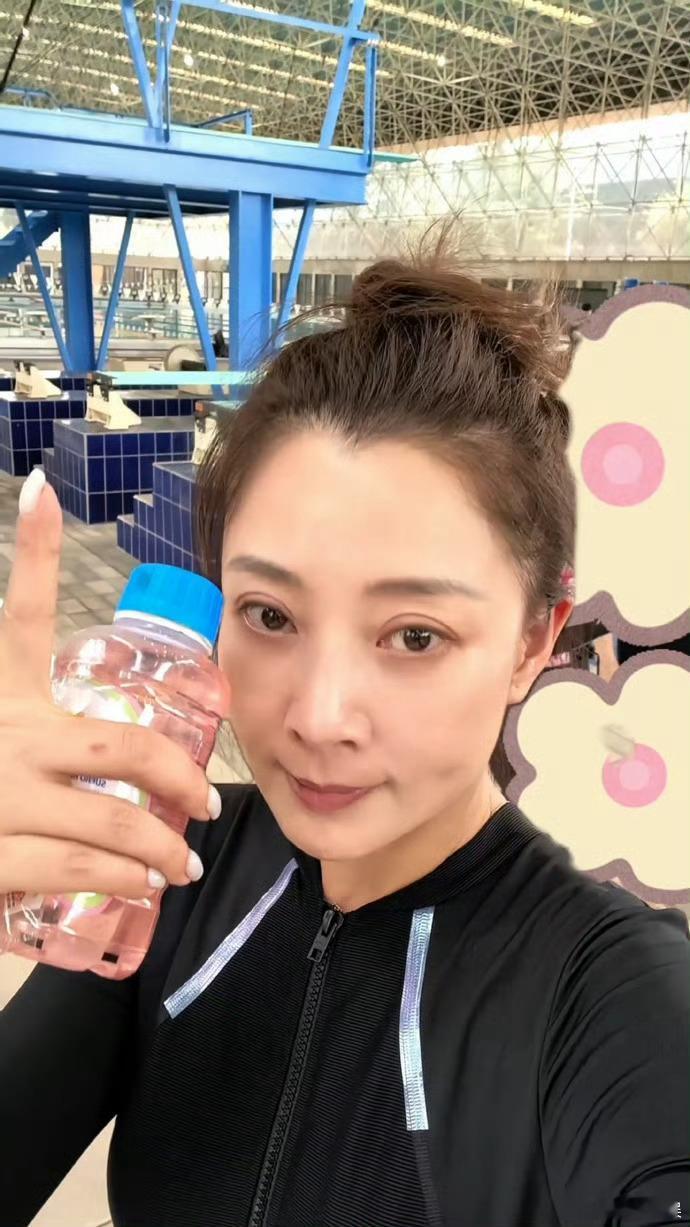 殷桃跳水声音比胆子大 这段跳水反复看好几遍！殷桃人还在空中没落下，尖叫声抢先一步