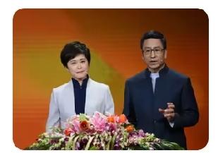 白岩松谈及敬一丹离世，感慨她是在工作时倒在了家乡，这一生没有遗憾，活得值了。
 
