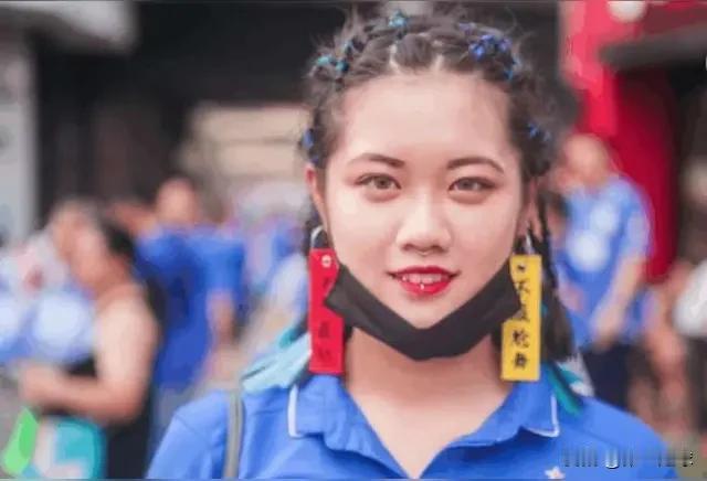 因为我大学毕业后就去上海工作了，在上海待了十几年，所以确实有一些上海朋友，包括我