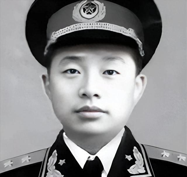 1955 年北京怀仁堂授衔大典将星云集，一众身经百战的功勋将领齐聚一堂庄严肃穆。