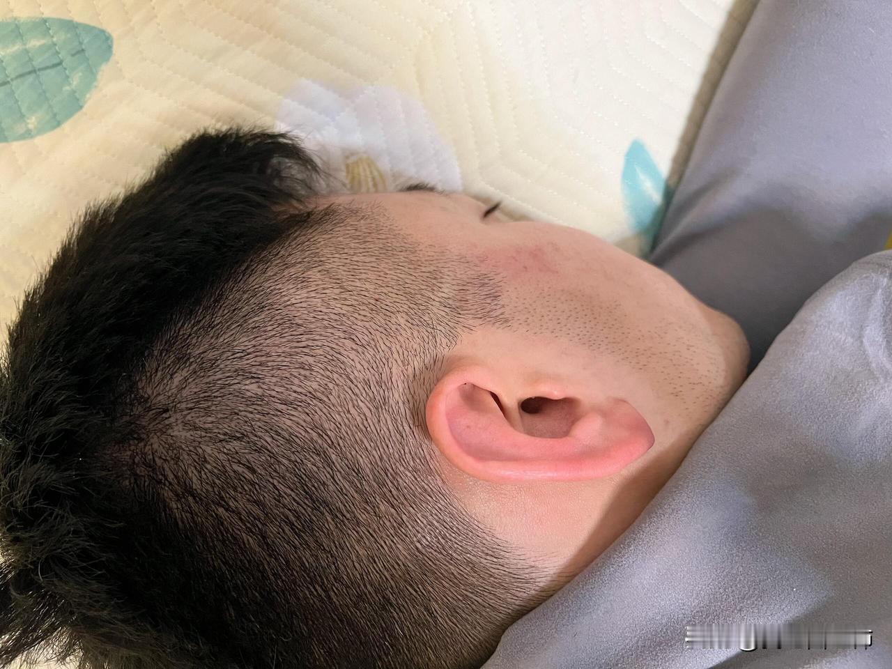 突然觉得老公好辛苦
结婚快6年了，从没见过他因为工作喝的如此之多。最近半年，他的