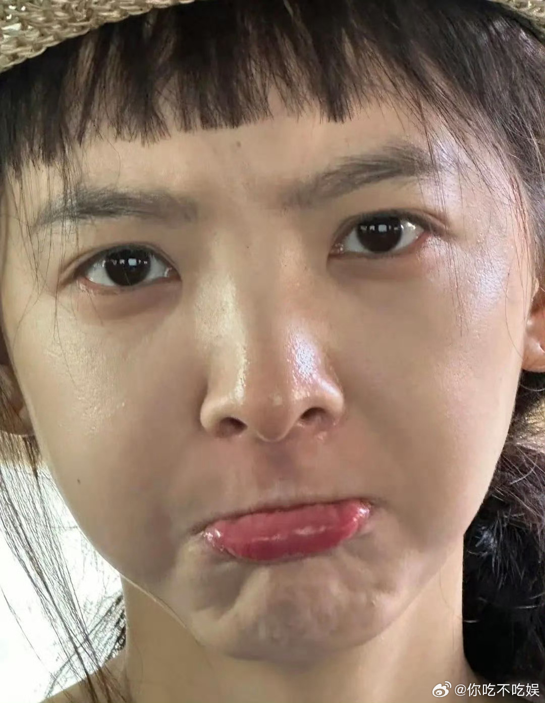 章若楠怎么这么喜欢搞抽象可爱，跟虞书欣是不是有点像了 