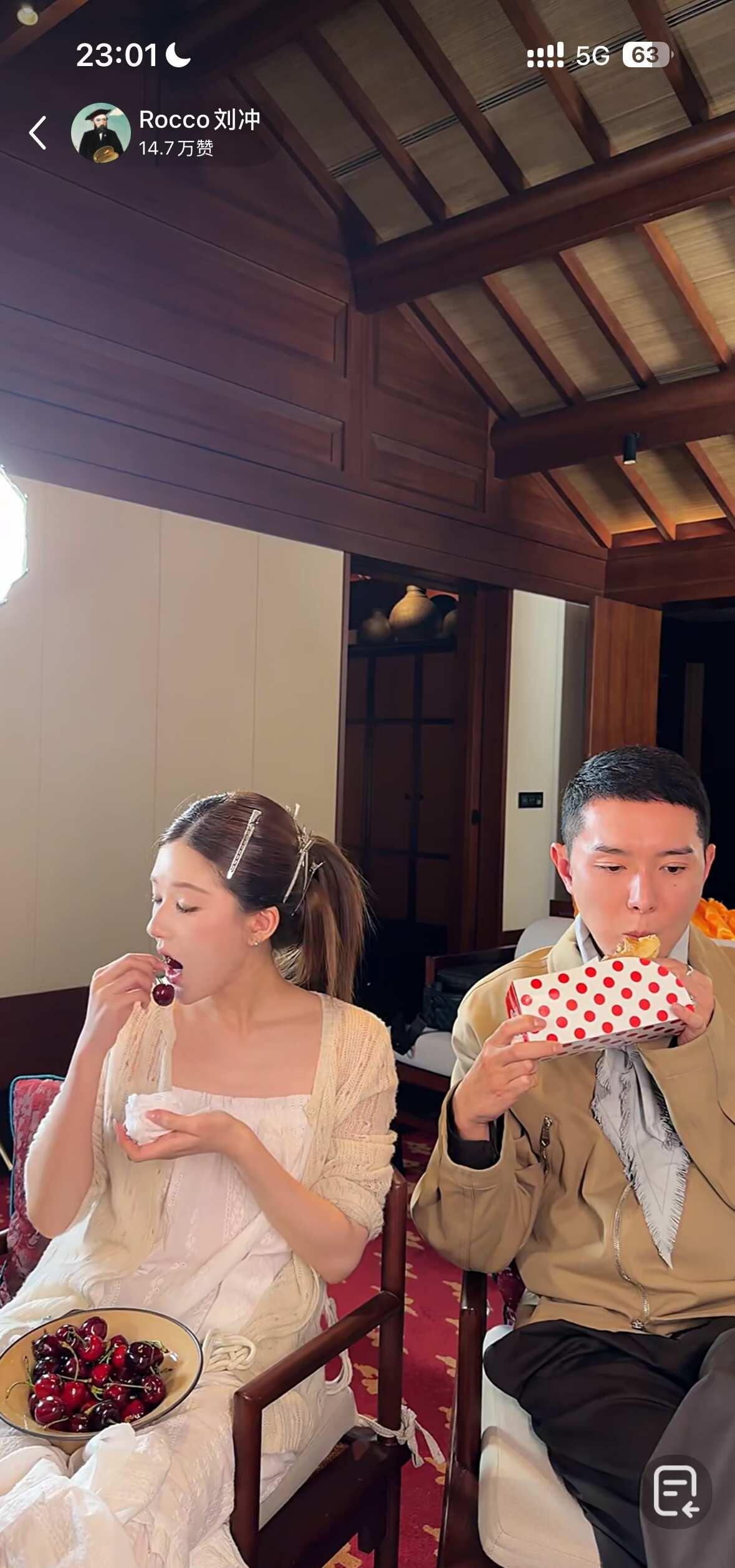 深夜放毒来的
闺蜜不好意思给你截的好好笑哈哈哈哈赵露思vogue