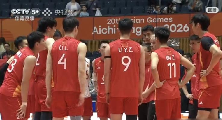 看新闻里说中国男排昨晚跟韩国队打了五局，3比2赢了，小组第一出线。说实话这场球赢