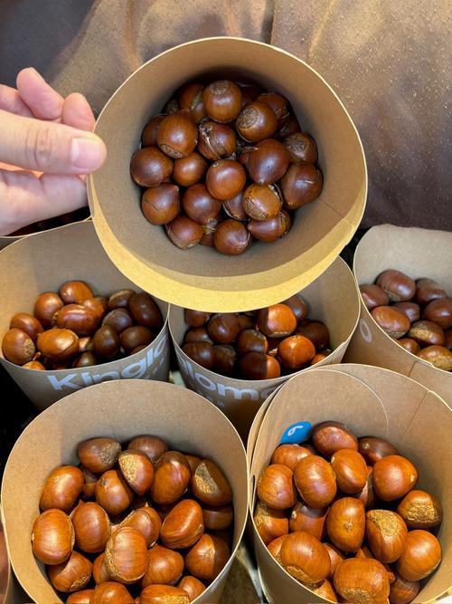 大家有没有听说过这个保存板栗🌰的土办法:把生板栗放在家里面的门背后，这个门经常