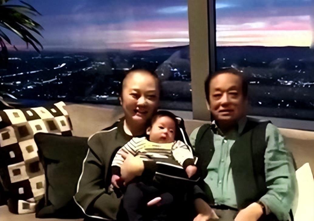 范曾87岁生子，让世人震惊，大家还忘了一位与范曾同样“老当益壮”的大师，他就是“