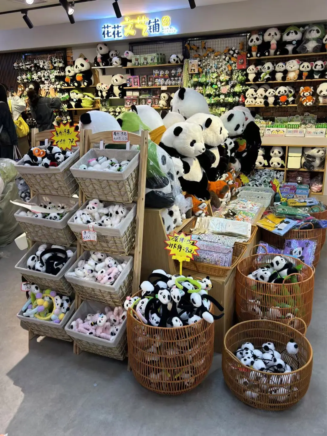 这家店就是游客的快乐老家！