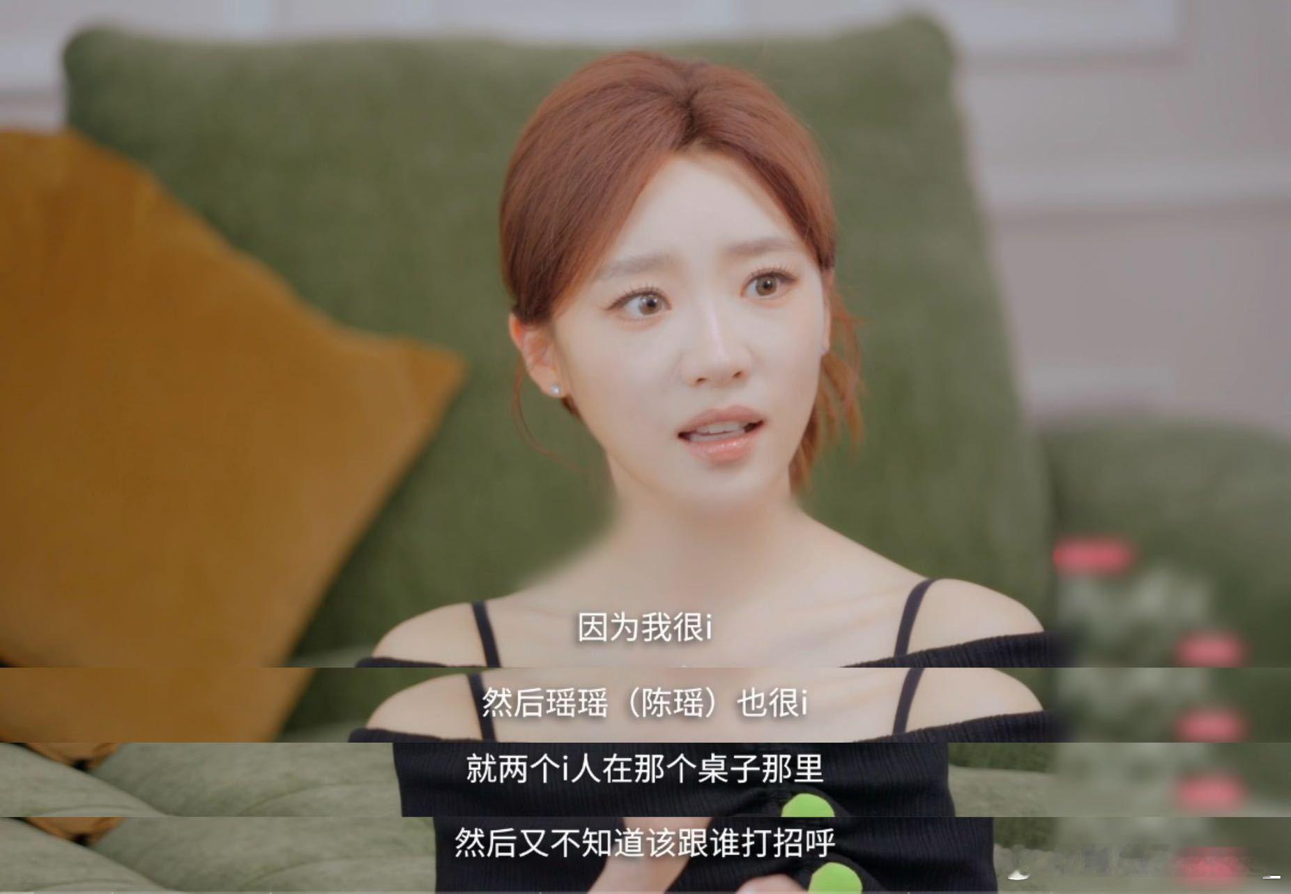 蓝盈莹拉着张月和刘亦菲拍照 浪姐成团后访谈爆的庆功宴趣事太真实了！张月连合影都不