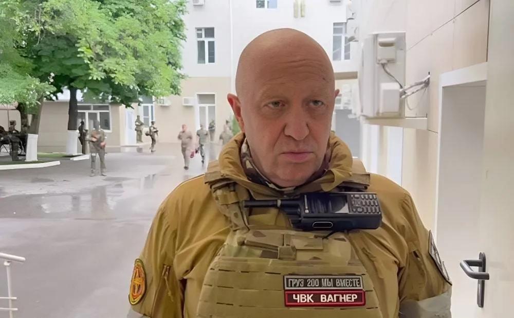 前旅长霍达科夫斯基对瓦格纳军事指挥中心对莫斯科的进攻表示赞赏 在 瓦格纳对莫斯科