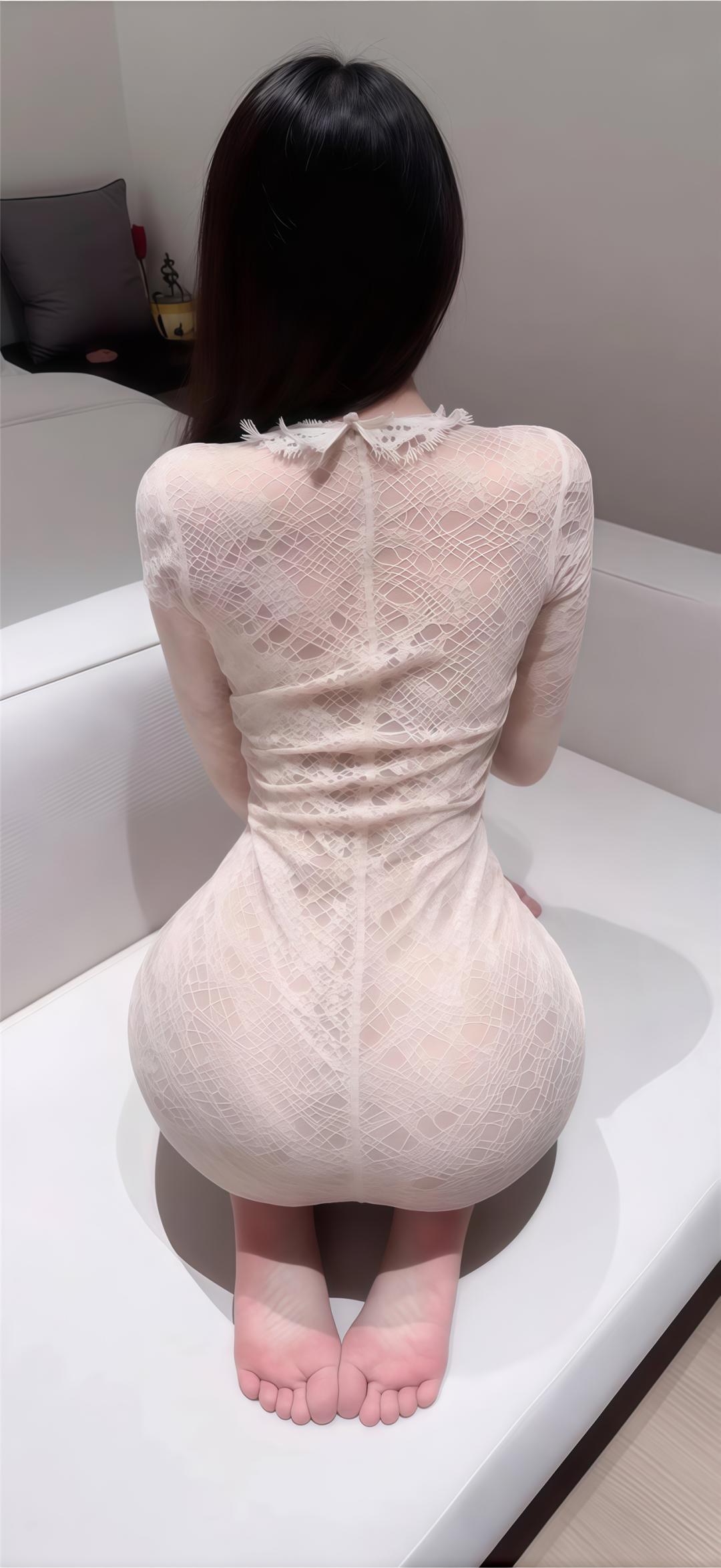 什么样的S型身材好看？我觉得那得是线条流畅且比例协调的。
像有佳人的S型身材，脖