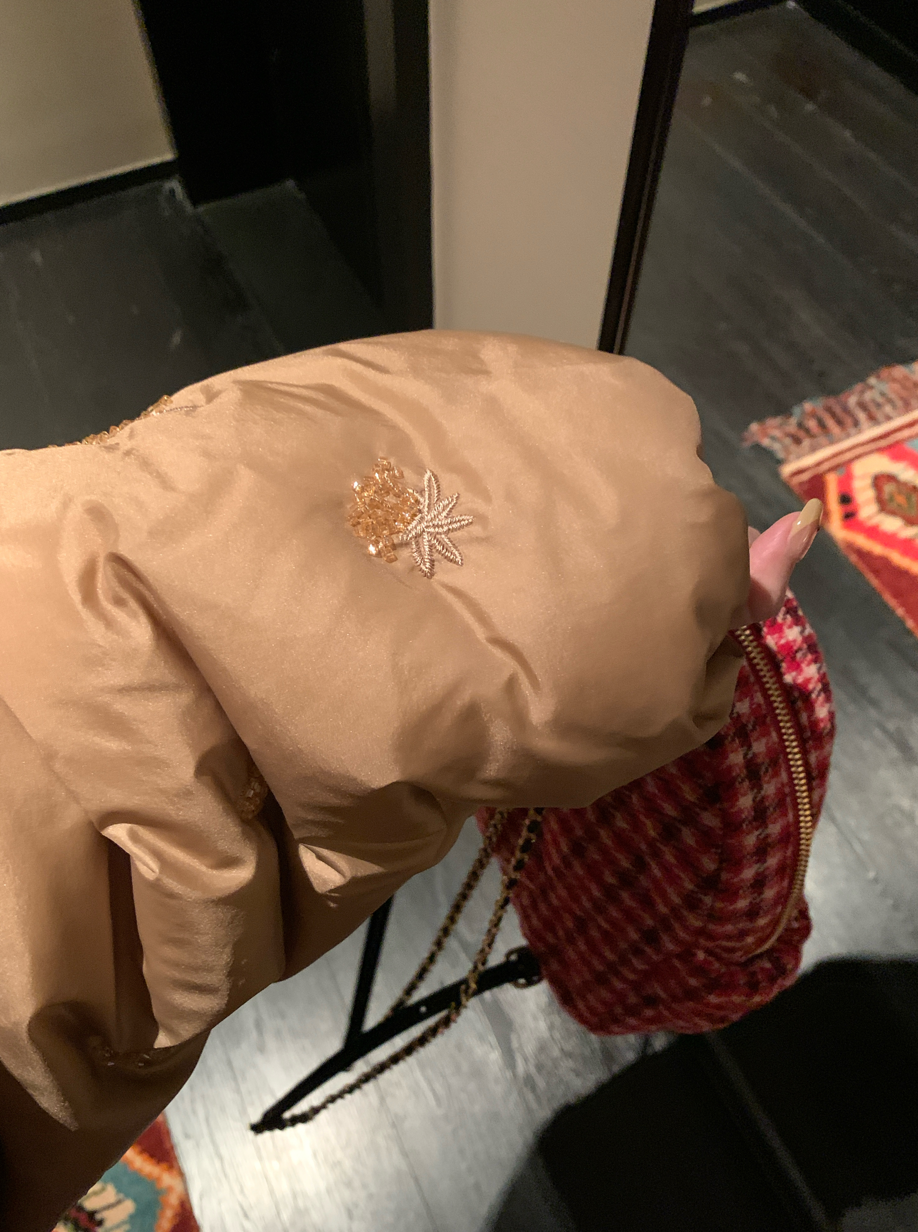 这次的收官羽绒系列 有点中式的感觉耶song一件!❤️🩹【定制珠绣面料】 精致