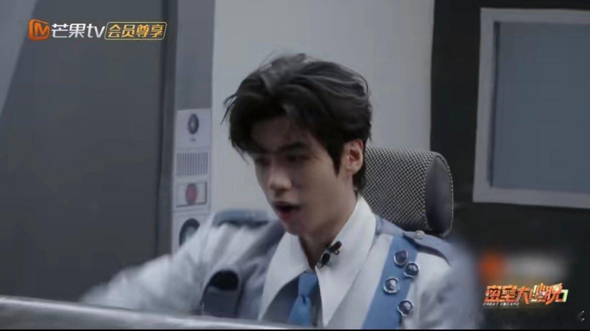何运晨李晋晔双律列车长好带感 这是什么梦幻联动！何运晨和李晋晔当列车长，一睁眼就