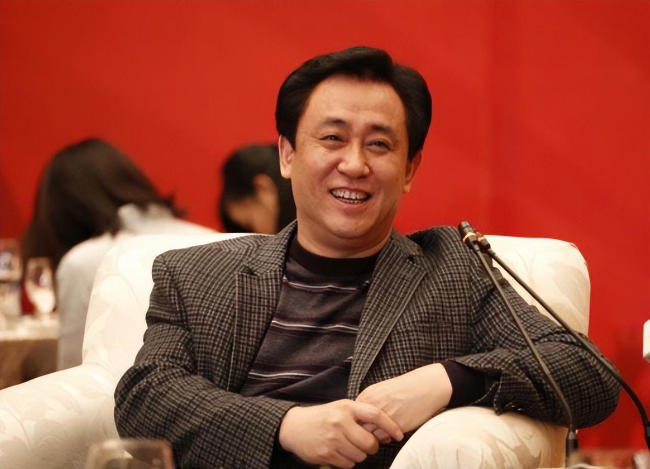 许家印再爆大雷！谁能想到认罪仅3个月，转眼他又迎来一个坏消息
 
广州恒大民族歌