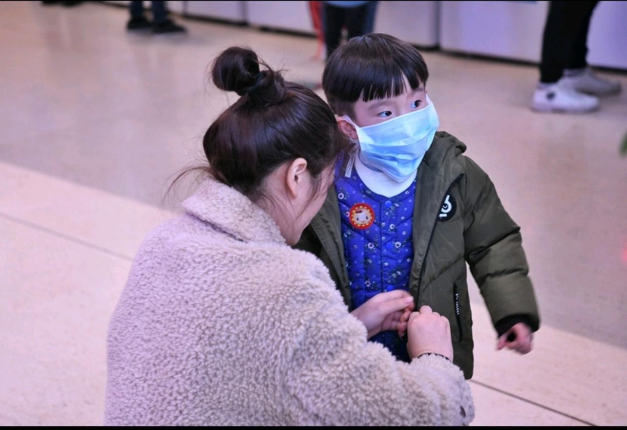 “我与流感斗智斗勇日常”



每到换季时节，总会遇上一场没有硝烟的战役——与流