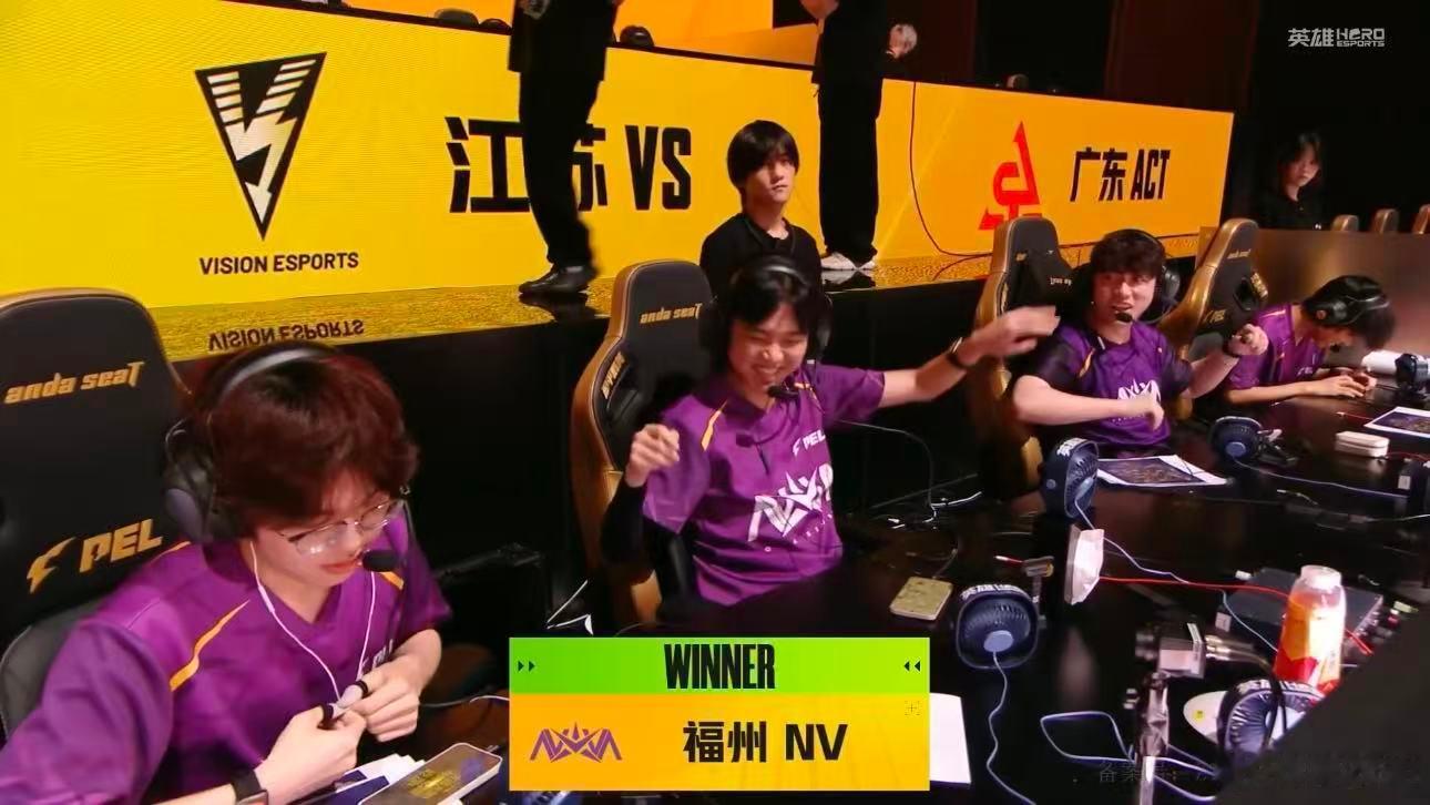 NV海岛两连鸡77H二连MVP海岛连胜如期而至！NV连续挺进决赛圈果断出击，默契