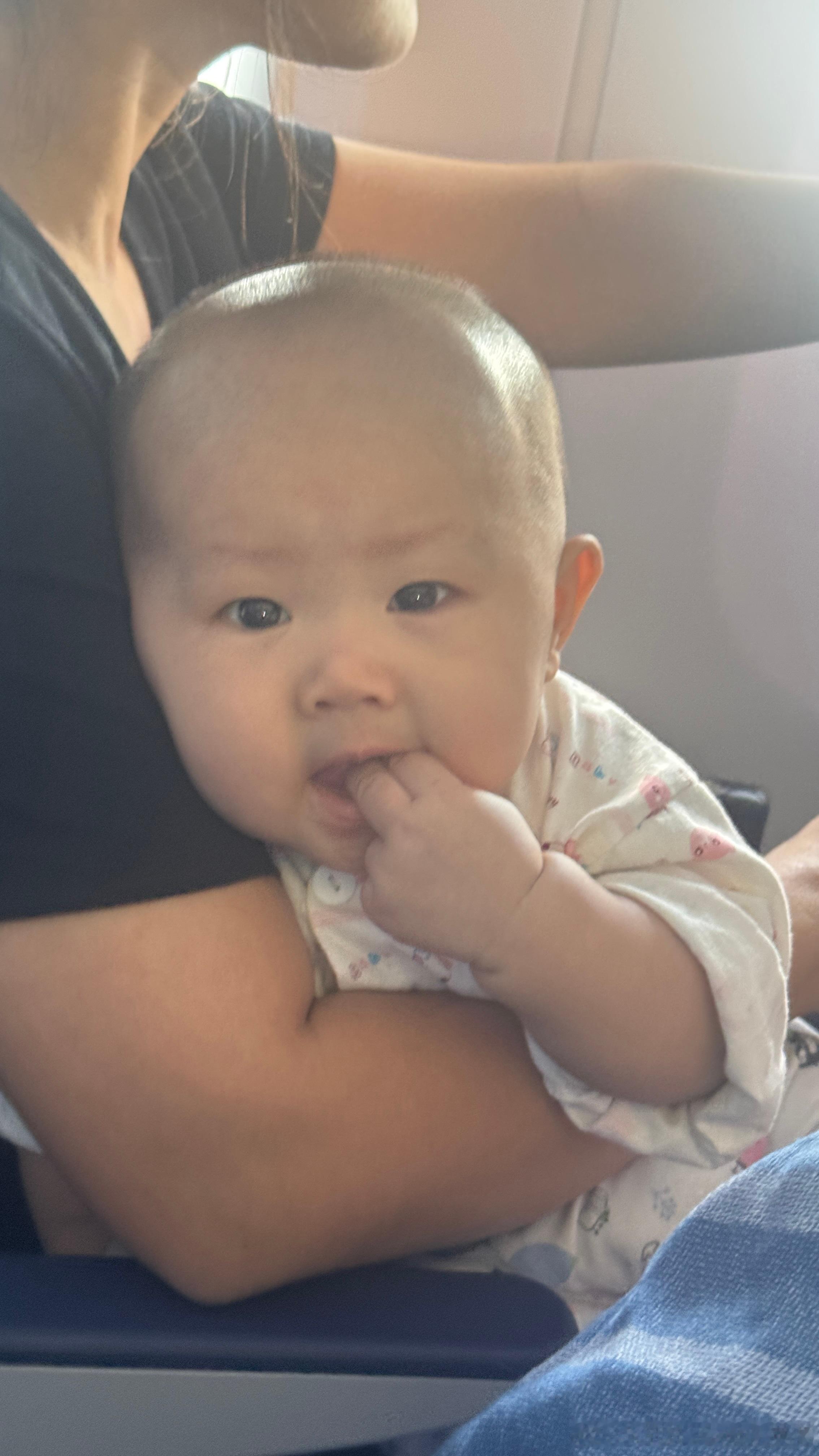 出差飞机上这个娃对我笑了好久好久…果然…胖子喜欢和胖子玩[捂脸]这也说明我很友善
