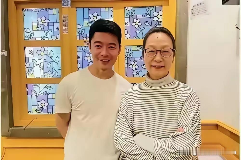 我最佩服这位老艺术家。一边吃着单亲妈妈被“渣男”抛弃红利背后却是红杏出墙。林冲万