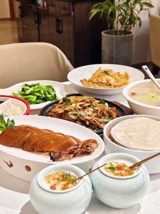 鼓楼直达！巨划算的烤鸭店！边吃烤鸭边唱K