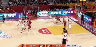 张文逸今天3个三分球，补不上全队在防守端的漏洞。山西男篮vs广东男篮