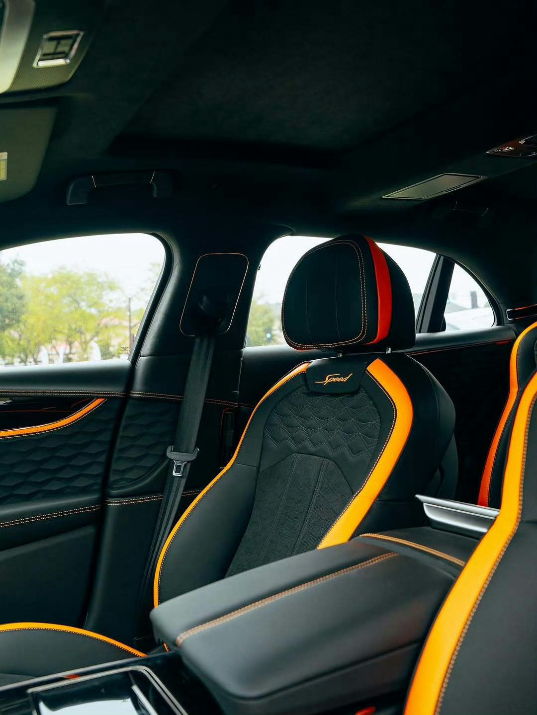 宾利 Flying Spur Speed 