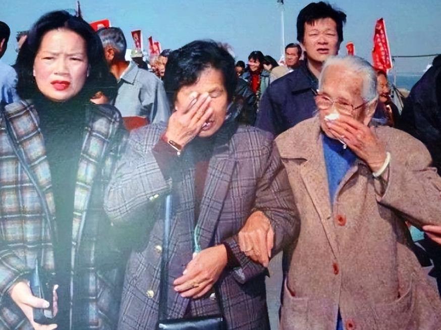 1949年，施宫存夫妇收到命令逃往台湾，将只有3个月大的儿子留在了大陆，40年后