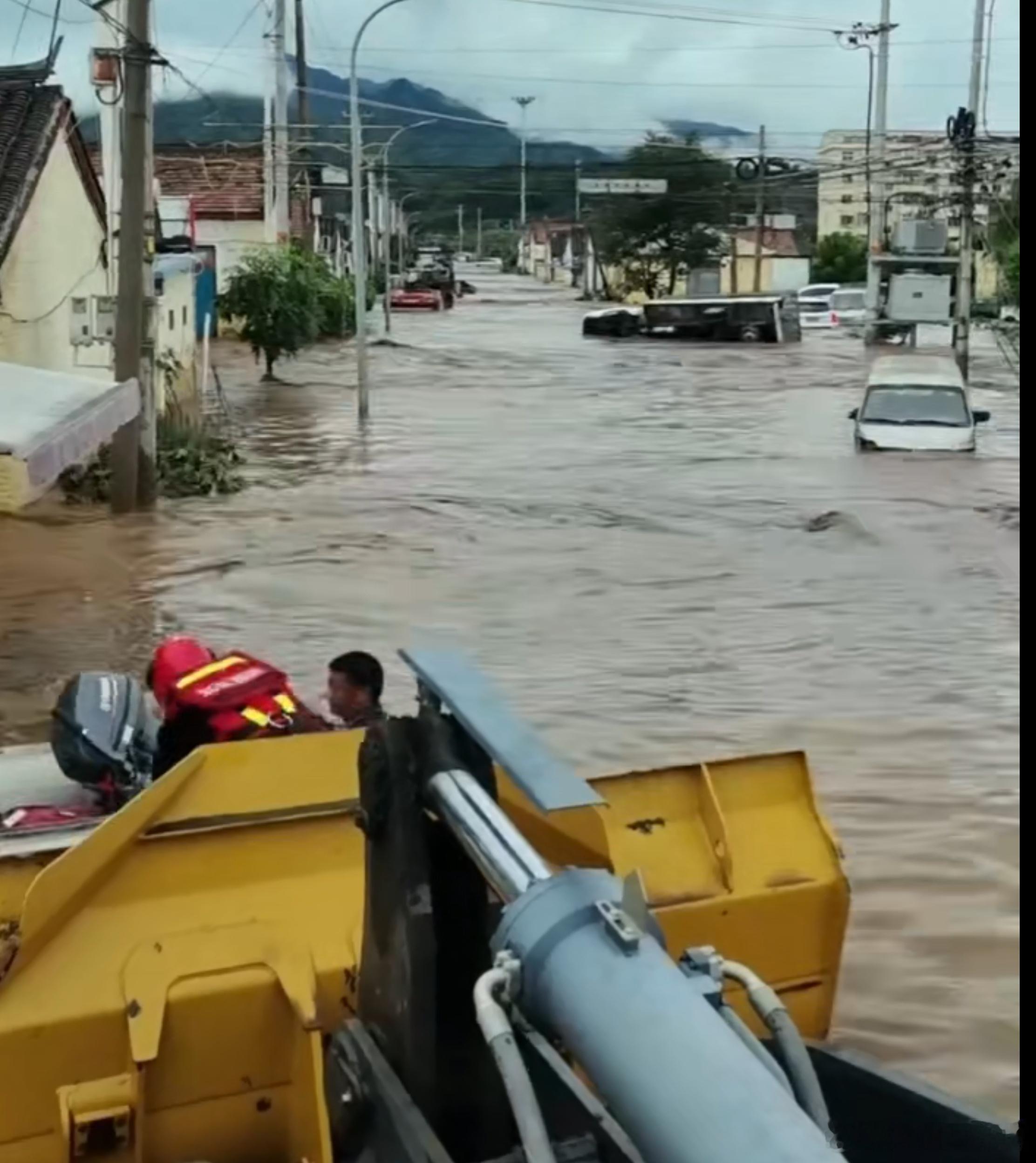 北京因灾死亡30人 这个雨太大了，从昨晚上到现在就没有停过。这次强降雨最严重的是