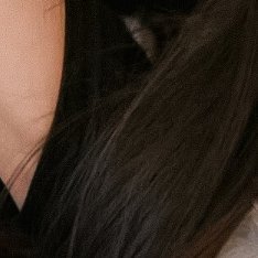 angelababy angelababy 人群自动退成布景，像被风吹散的铅笔画