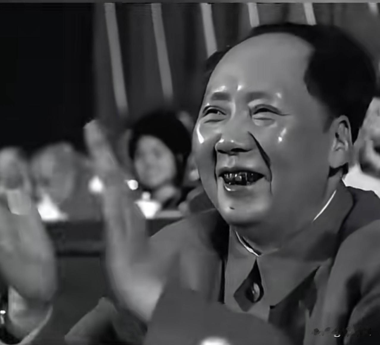 对毛主席，我们不仅要有发自内心的敬仰，更要持之以恒向他学习。