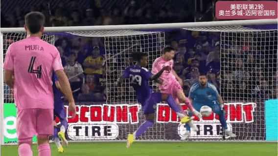 梅西展现凌空蝎子摆尾射门！但被奥兰多城门将扑出，最后梅西其实也是越位在先，这个球