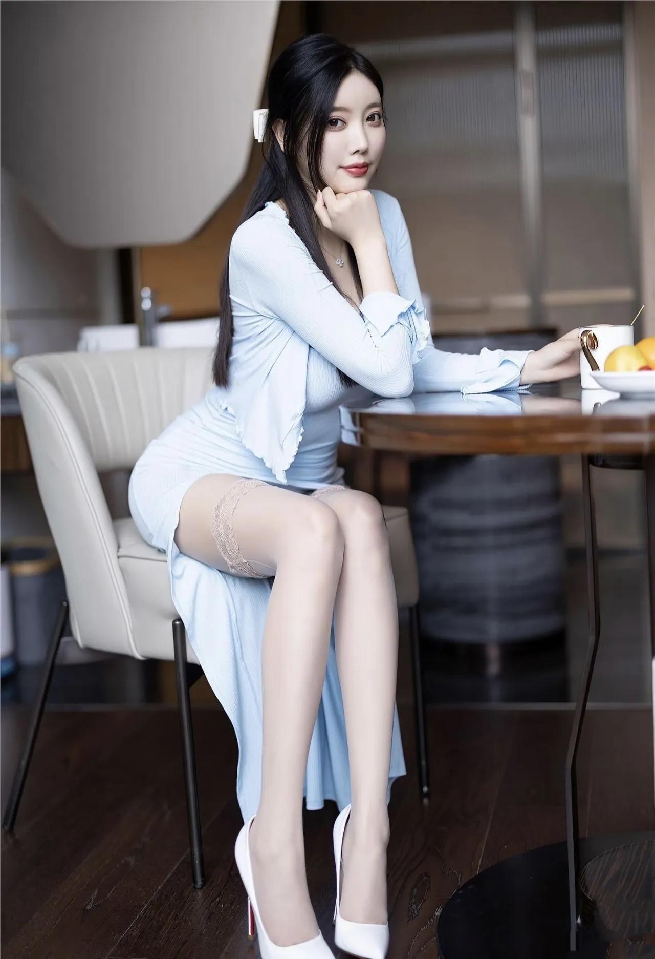 优雅蓝裙，咖啡时光，静享美好