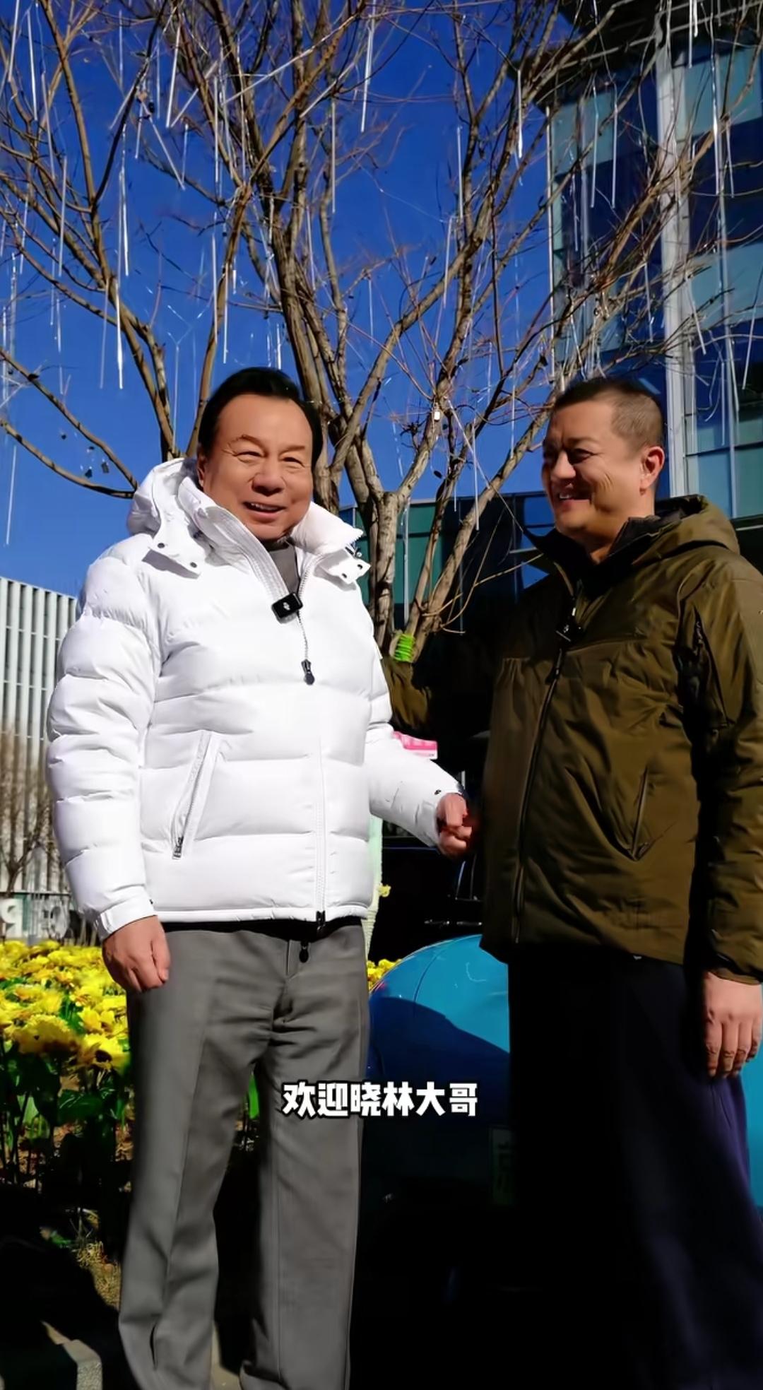 2月3日，李亚鹏在北京嫣然天使医院门口见了一位重要的朋友，这位朋友叫李晓林，也是