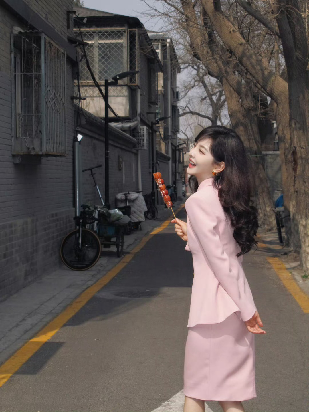 章若楠北京胡同限定款水蜜桃庄庄章若楠北京胡同限定款水蜜桃 太美了吧！ 