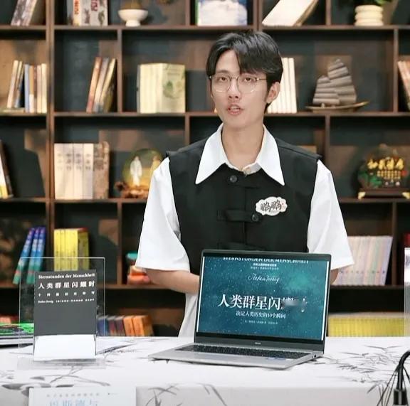 万万没想到！今天，鹏鹏精彩讲书之后，坦言道：

“我前晚做PPT课件做到凌晨3点