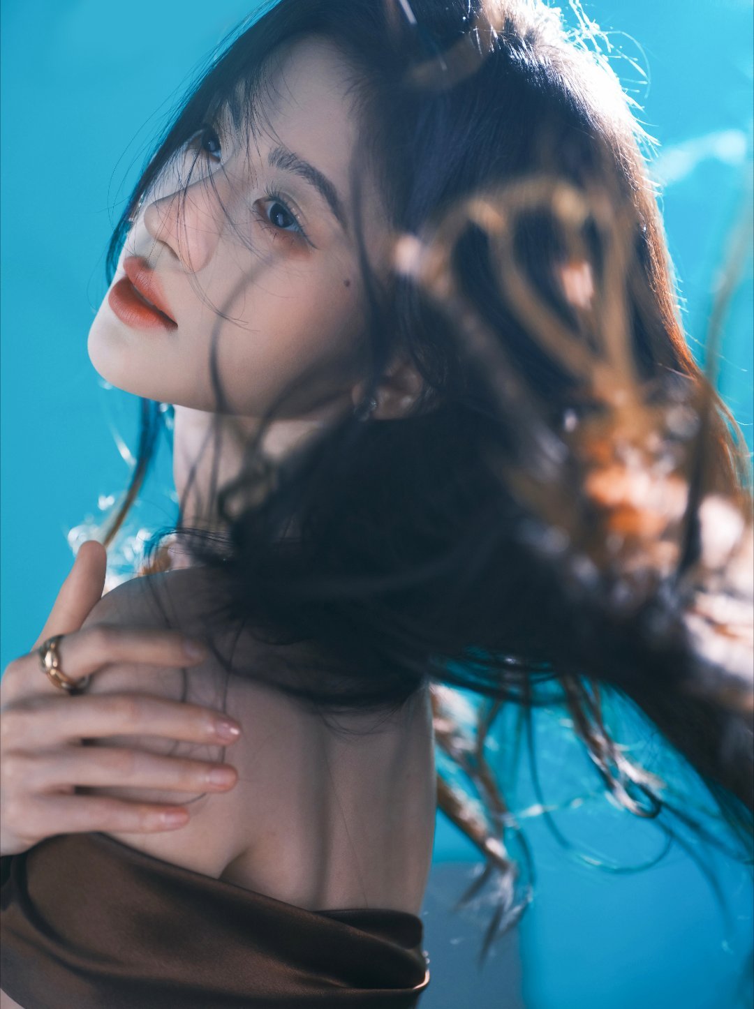 看得出她是公主👸🏻~感觉今晚直播又要猛猛出美图了[期待]鞠婧祎 ​​​
