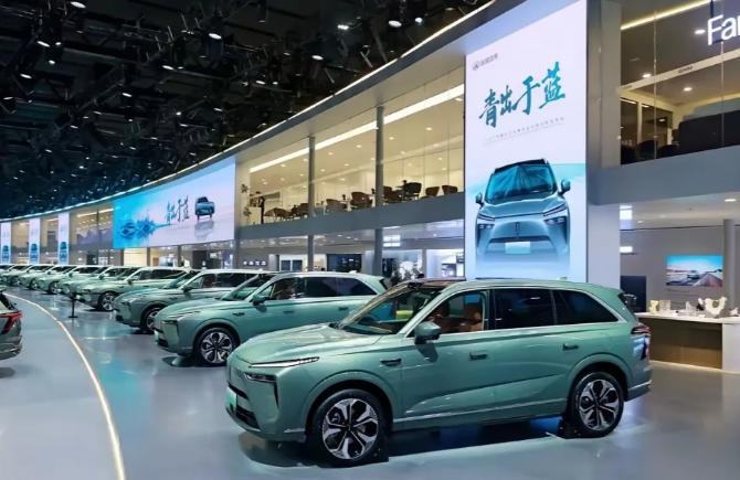 魏建军这是什么操作，这么大的展厅全都只放一款汽车。
 
长城汽车可是老国货品牌了