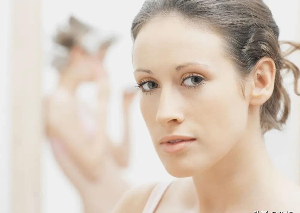 全职妈妈不上班，真的安全吗？
社保断了，看病都难。
再想找份工作，技能早就过时了