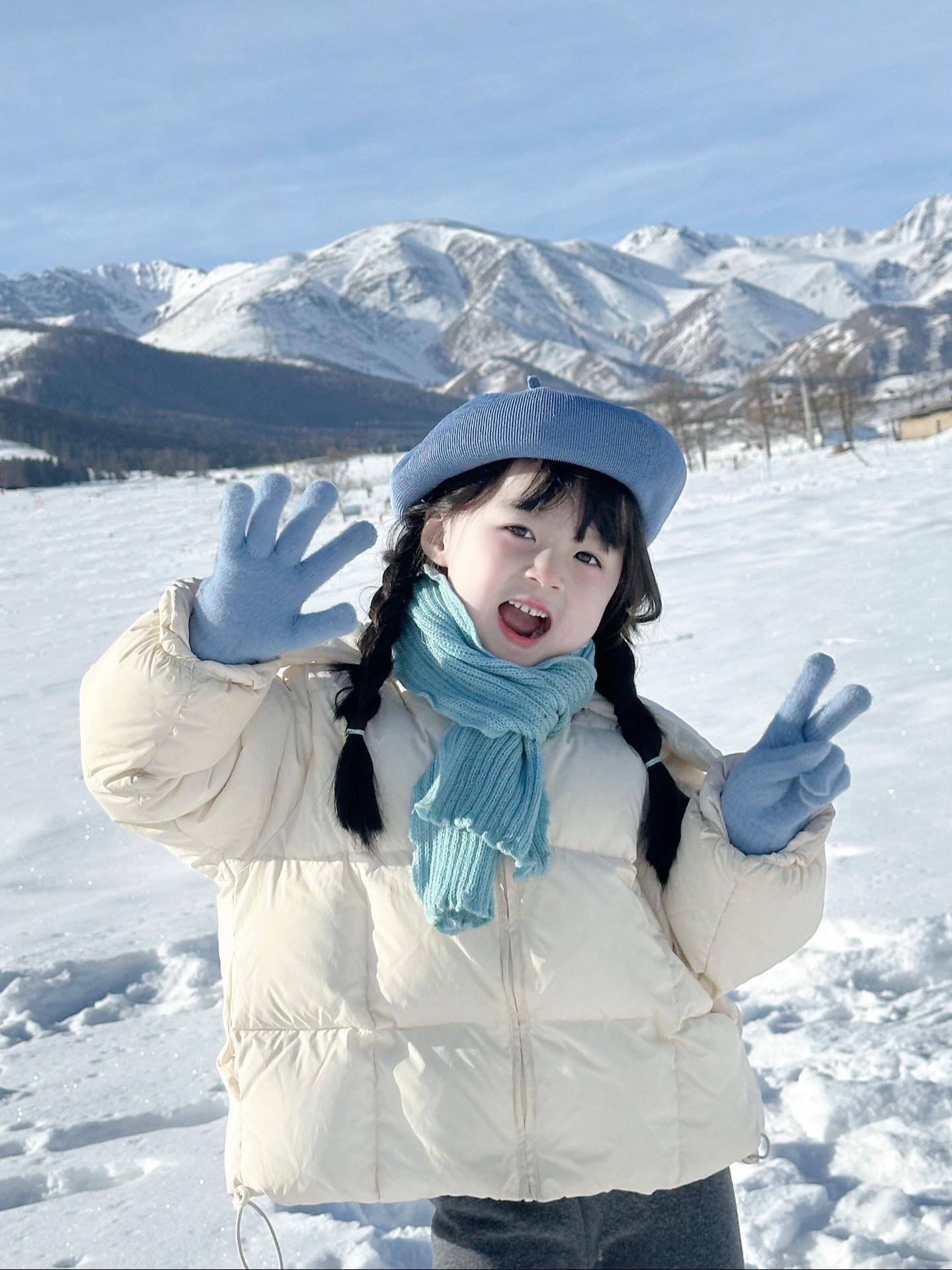 带着我的奶搭子又来雪山下翻滚啦～☃️☃️☃️ 拥有🍎“苹果”屁墩的快乐～