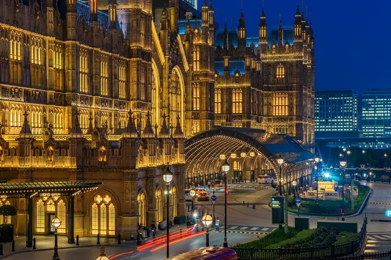 英国自由民主党领袖埃德·戴维批特朗普如“国际流氓”，这还真挺形象。1月17日，特