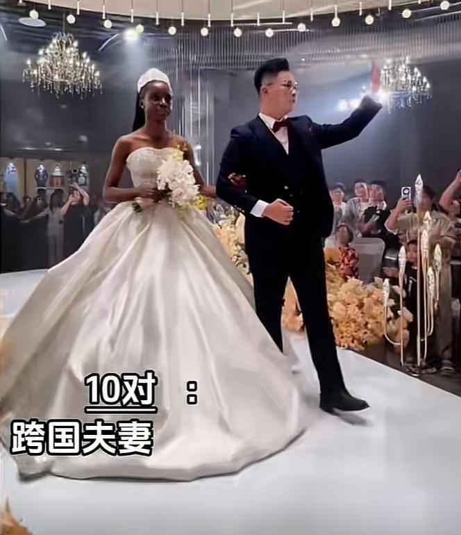 楼下小张娶了个乌克兰媳妇，婚礼上他爸端着酒杯直抹泪：“以前总怕儿子找不着媳妇，现