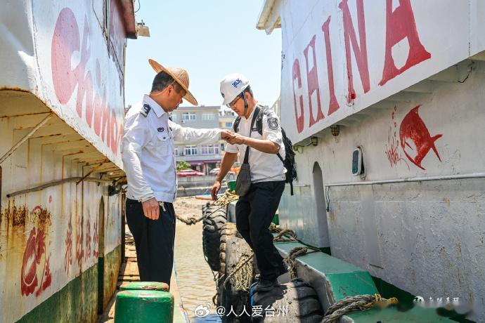 玉环船检人40℃机舱里的最后一道防线 【玉环船检人：钻进40℃“蒸笼”，守好渔船