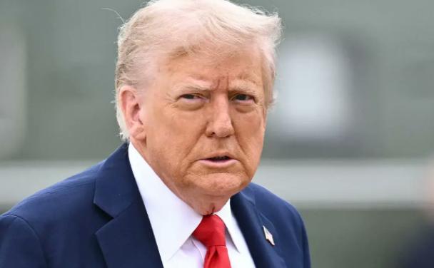 特朗普昨天（10月28日）在日本表示，当年麦克阿瑟将军独自起草了日本宪法。
 