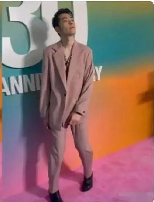 萧敬腾被指吸毒，但毛发检测结果为阴性，证明他没有吸毒。

警方也要求他做了两次毛