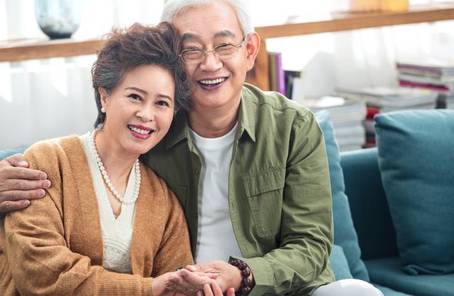 浙江58岁老李每月两次“亲密运动”坚持二十年，体检单惊呆医生：血管比小伙还年轻，