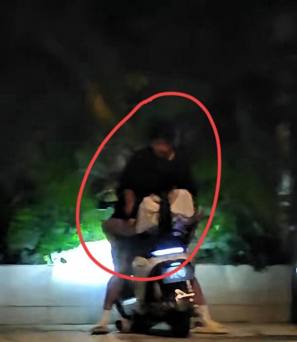 这事儿听着就够离谱！
妻子居然和教练在车里做这种出格事

还被丈夫当场抓包，场面