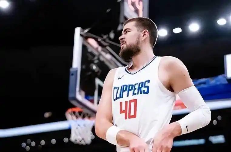 快船用祖巴茨换库明加好还是马瑟琳

祖巴茨已经完全不适合快船现在的战术体系了，步