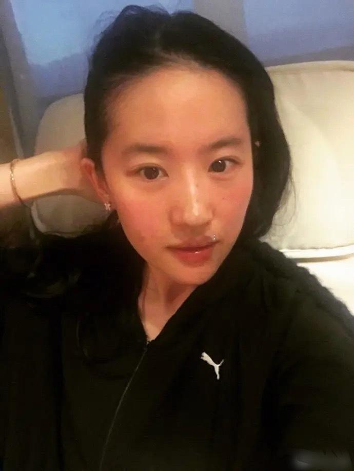 以下几位长相你想要哪个？脱离角色滤镜、妆造，撇去饭制滤镜，这几位长相精致款的女艺