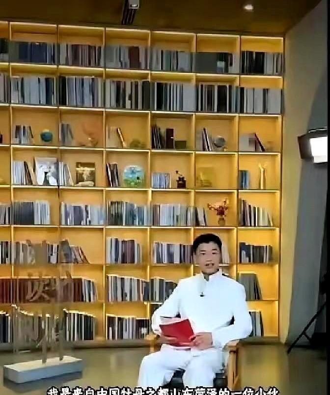 老炮儿说个真事。
前阵子那个在地下通道卖唱的张尕怂，没上《星光大道》前，一场演出