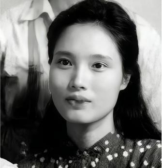 [浮云]1963年，台北马坑刑场。一对来自福建莆田的夫妻，紧紧挽着手走向刑场。丈